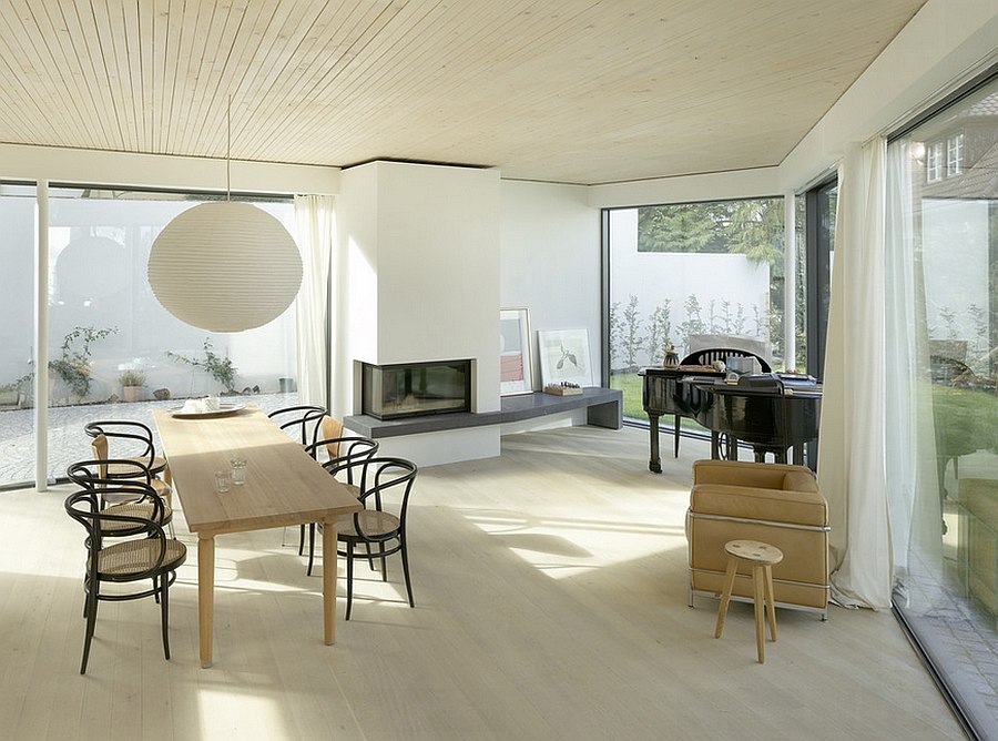 Smart dining room makes perfect use of its corners [Design: Bottega + Ehrhardt Architekten GmbH]