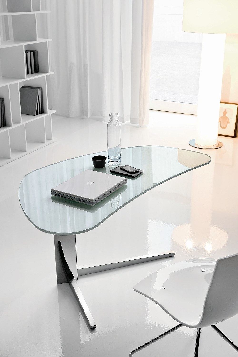 Smart worktop of the Island desk sets it apart from the crowd