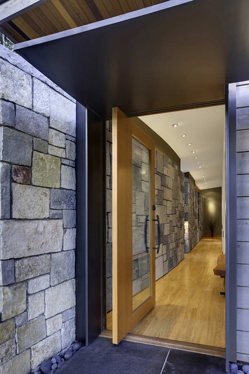 Stone wall keeps away any street noise with ease