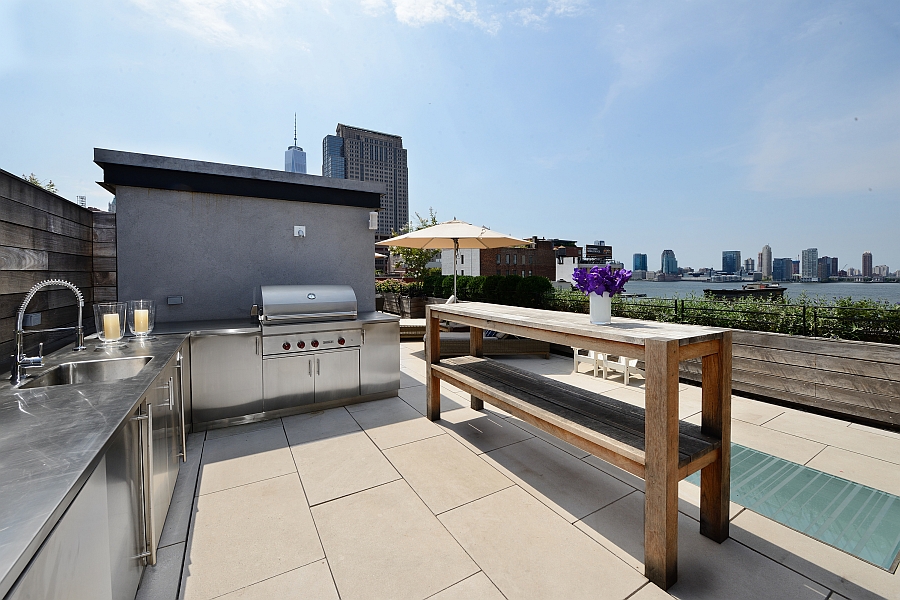 Sturdy outdoor kitchen with stainless steel surfaces