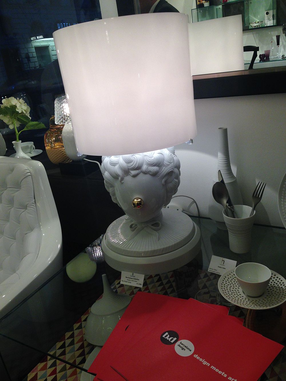 White porcelain table lamp