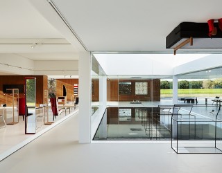Glass Cube: Molteni&C and Ron Gilad Redefine Showroom Design!