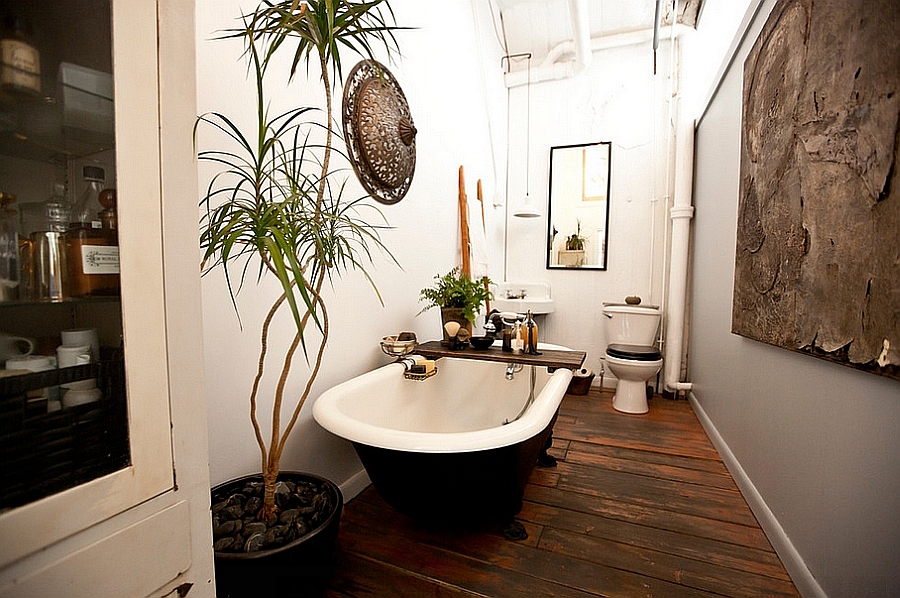 Black and white claw-foot bathtub steals the show [From: Chris A. Dorsey Photography]