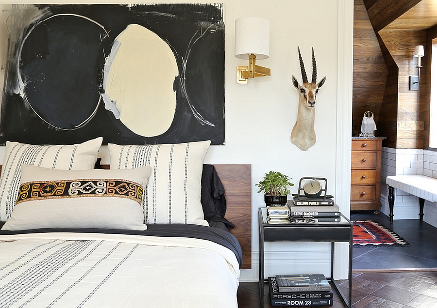 Black is the unifying color of this fabulous bedroom