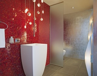 21 Sensational Bathrooms with the Ravishing Flair of Red!