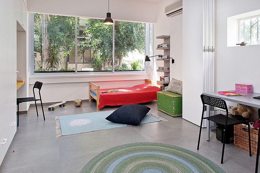 Children's bedroom for two with a cool folding partition