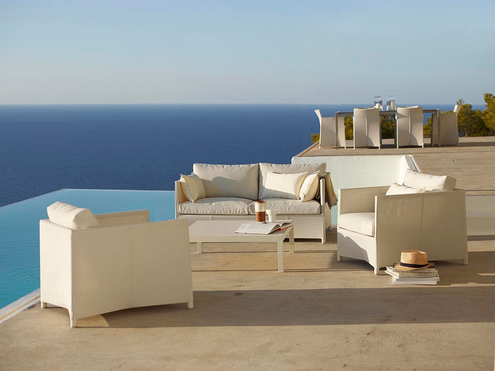 Create a stunning poolside lounge with the exclusive Diamond Collection