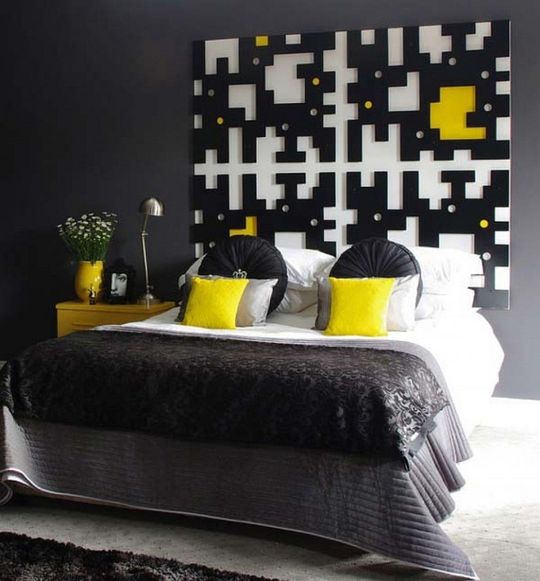 10 Beautiful Bedrooms That Will Take You Back to Black! Decoist