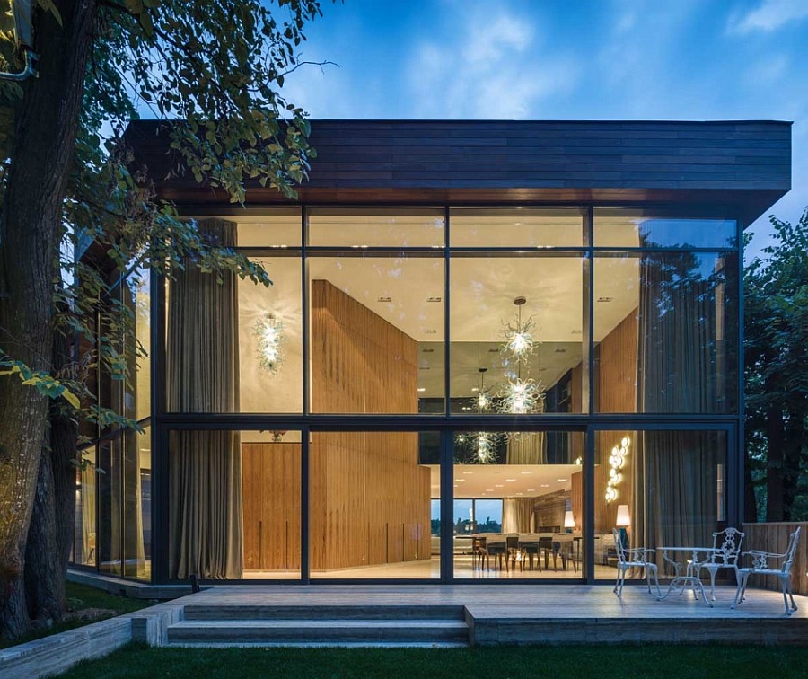 Expansive glass wall connects the outdoor with the interior