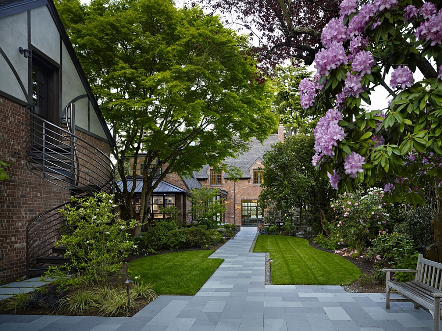 Expansive secret garden of the beautiful Seattle lakehouse