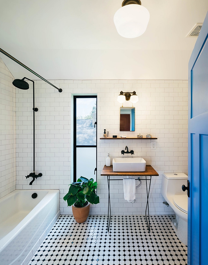 Exquisite bathroom uses a simple black and white color scheme