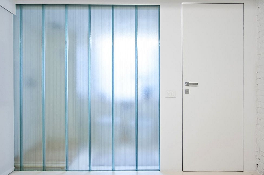 Glass screens allow ample light to filter through