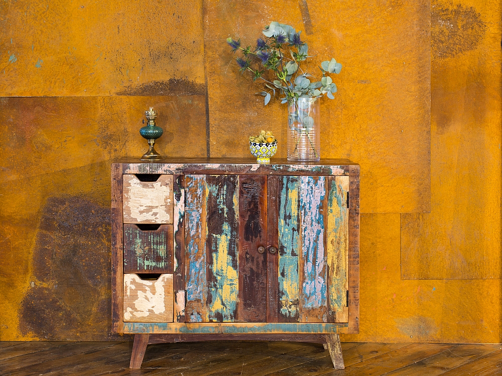 Gorgeous cabinet brings home a eco-friendly, vintage look