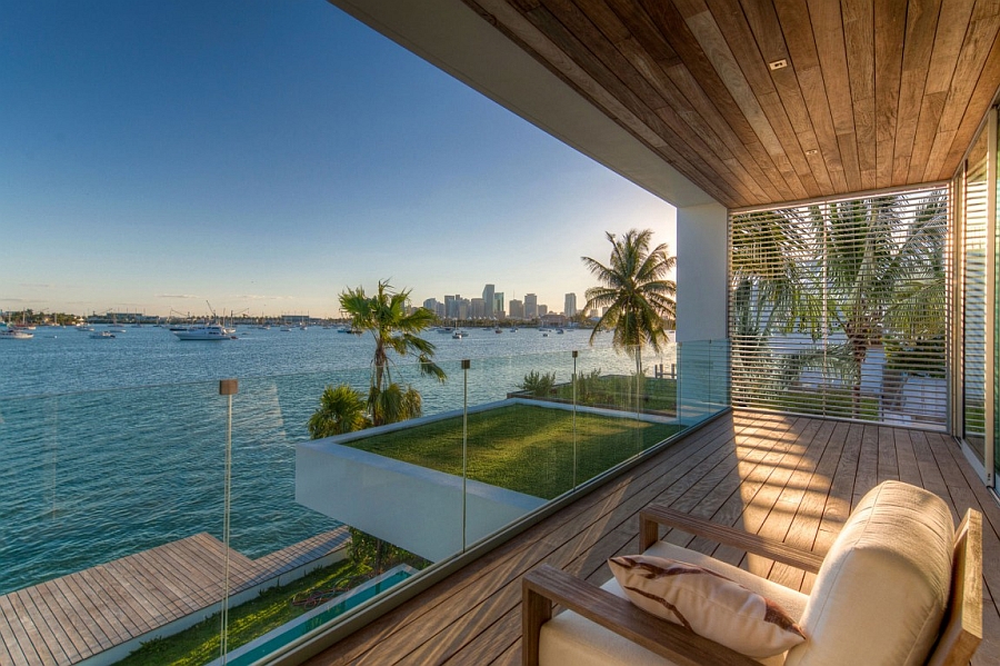 Lovely covered terrace overlooking the ocean