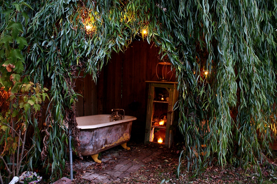 Natural canopy offers the perfect spot for an outdoor bath