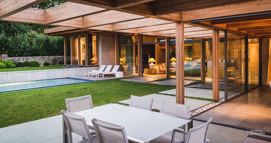 Seamless interface between the indoors and the backyard