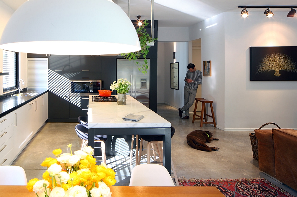 Simple black and white color scheme of the kitchen