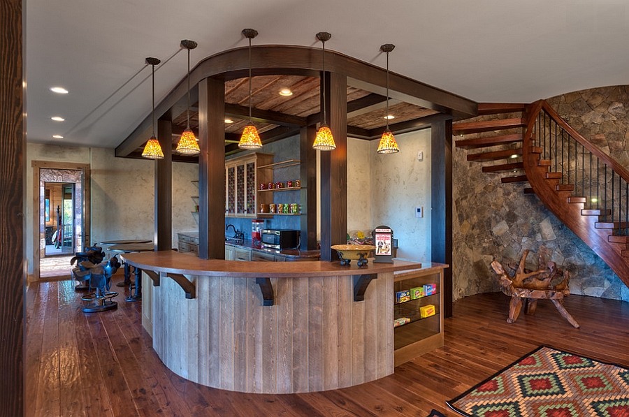 Smart basement bar makes perfect use of the available space [Design: Advance Cabinetry]