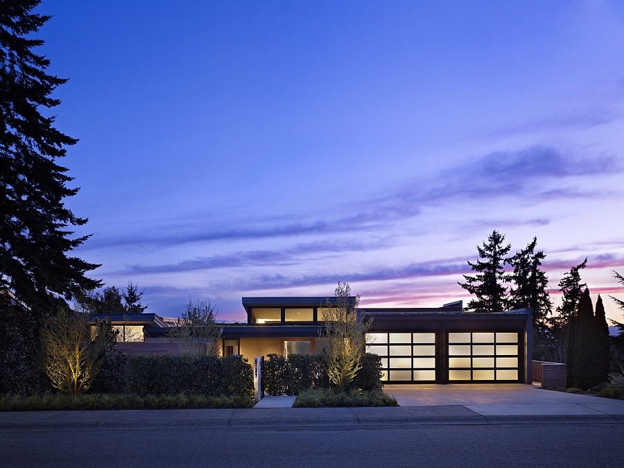 Street facade of the Hillside Modern House