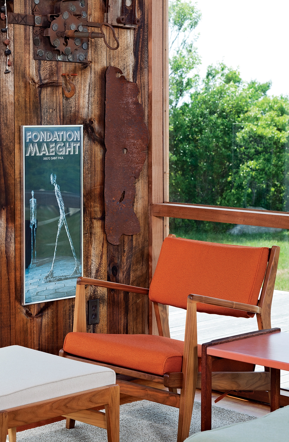 Timeless interior of the Jens Risom Block Island Cabin