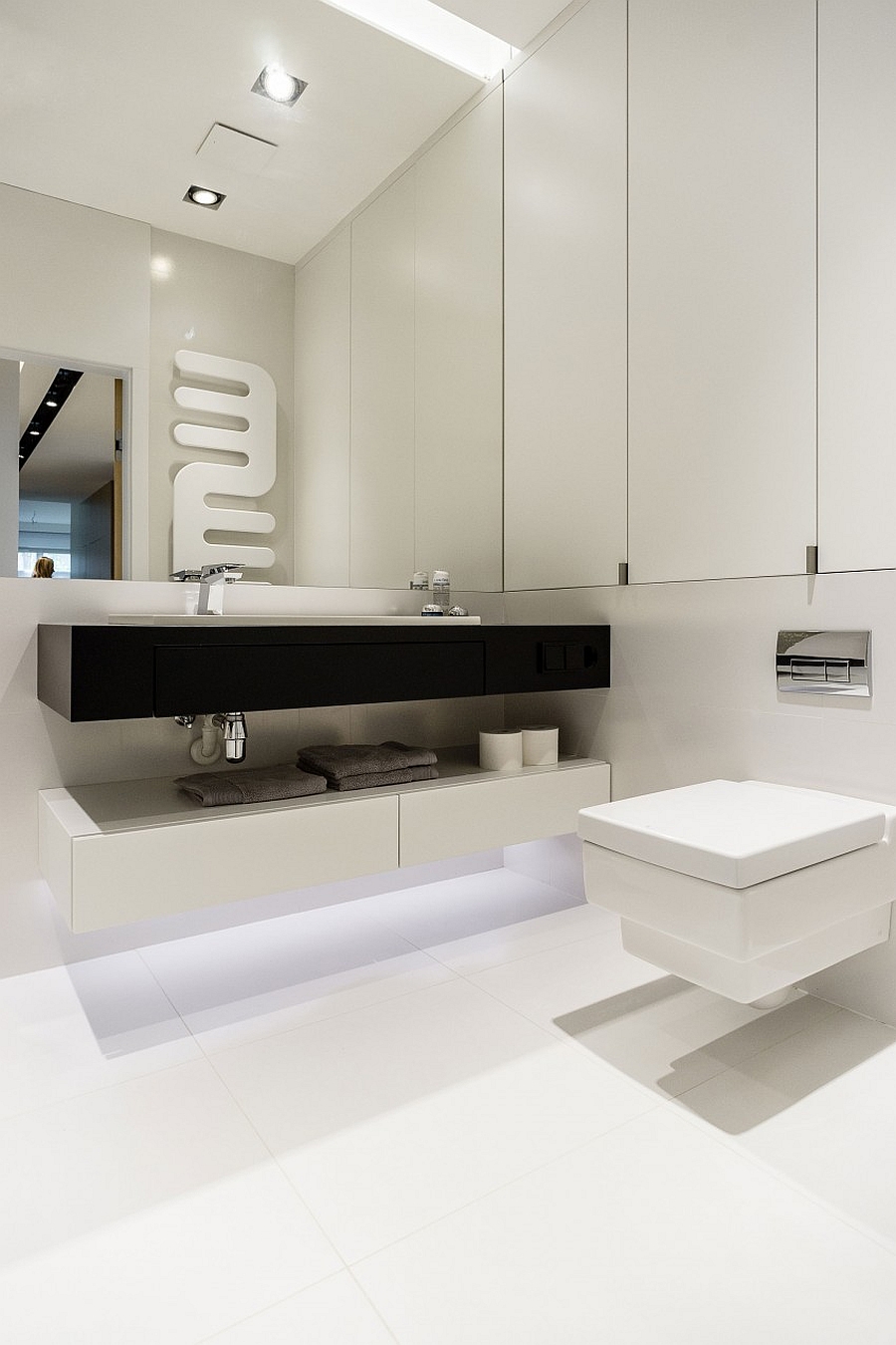 Twin floating vanities in black and white in the bathroom