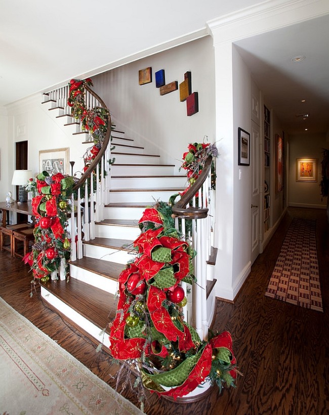 23 Gorgeous Staircase Christmas Decorating Ideas