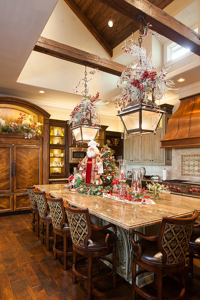 Beautiful Christmas kitchen decorating idea [Design: Regina Gust Designs]