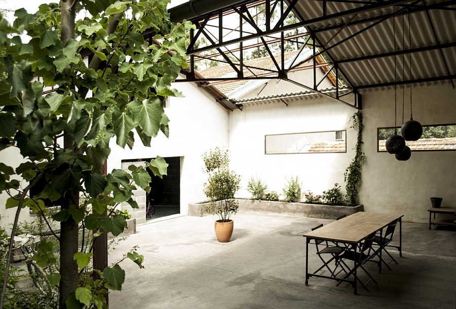 Central courtyard of the house with ample ventilation