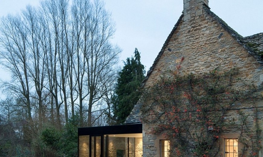 17th Century British Cottage Gets a Glassy Modern Extension
