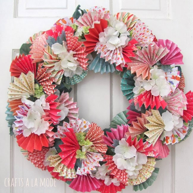 DIY paper fan wreath