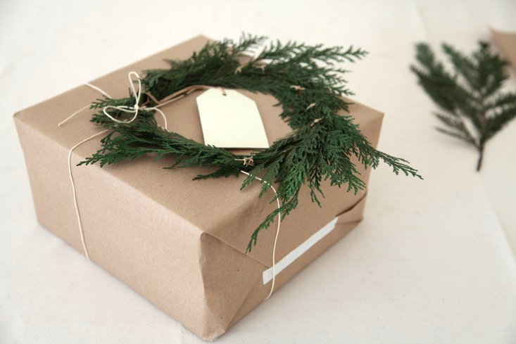 DIY wreath gift wrap