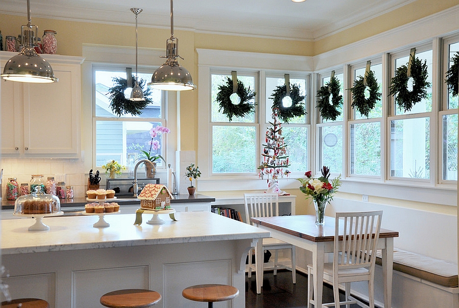 CHRISTMAS KITCHEN DECOR IN BLUE AND GOLD