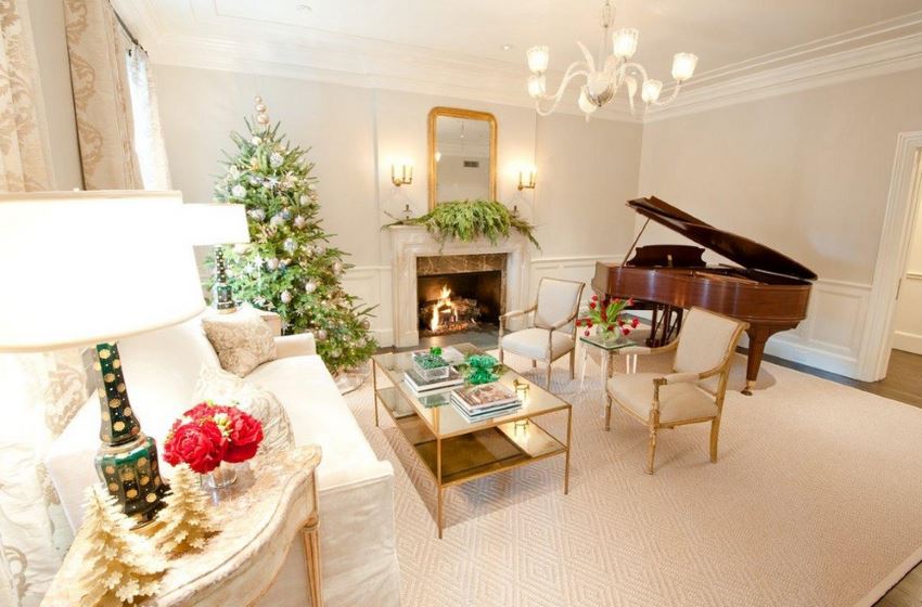 Elegant traditional holiday living room