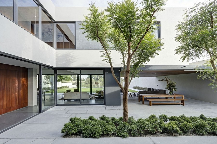 Exapnsive central courtyard of the lavish Mexican residence