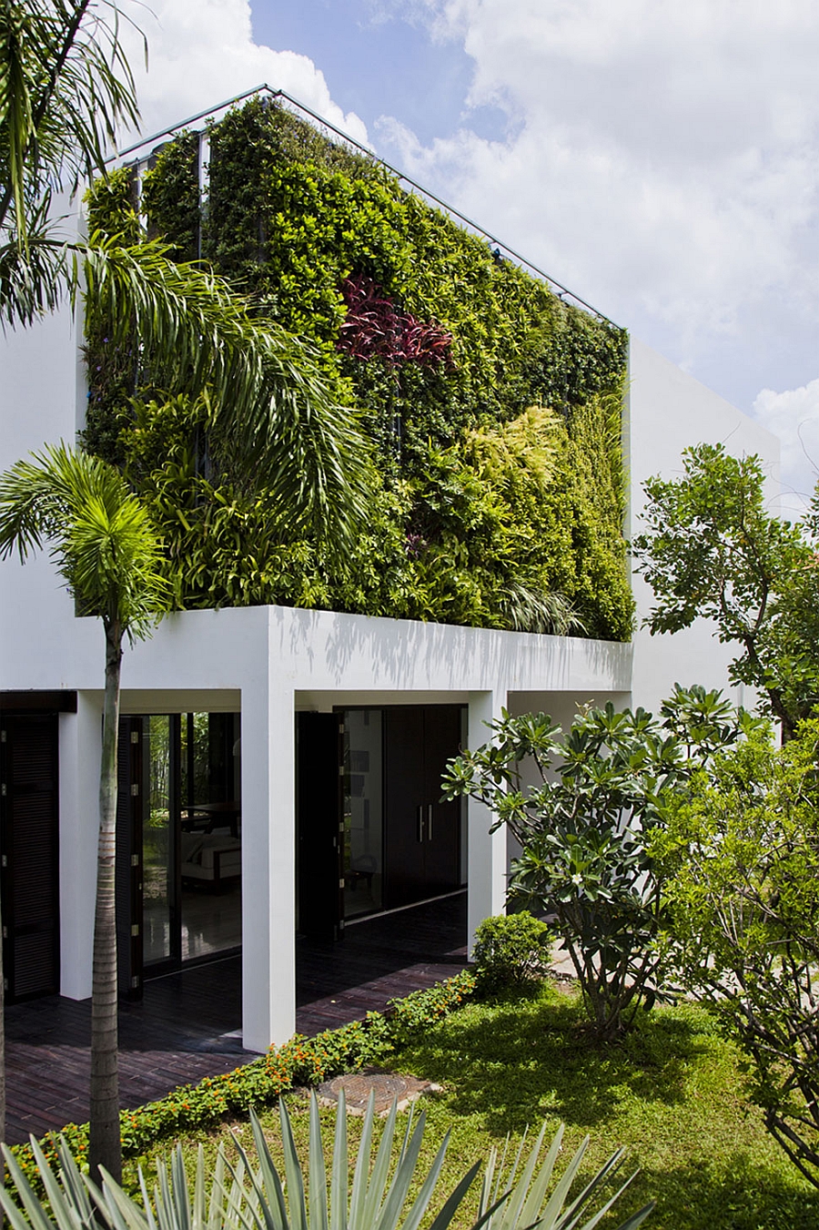 Green living wall steals the show in this private villa