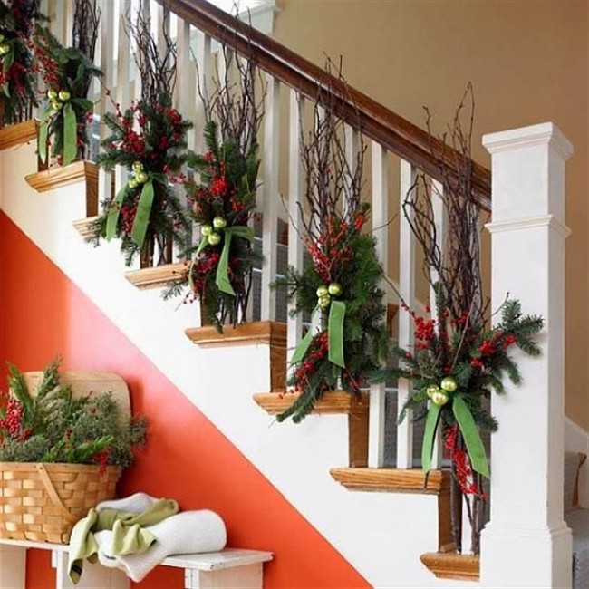 23 Staircase Christmas Decorating Ideas