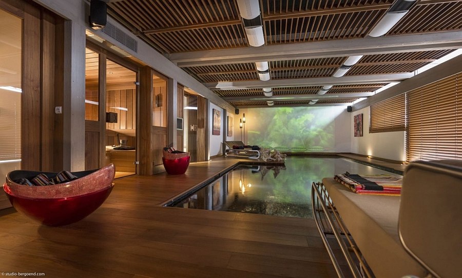 Indoor pool of the Chalet Mont Blanc