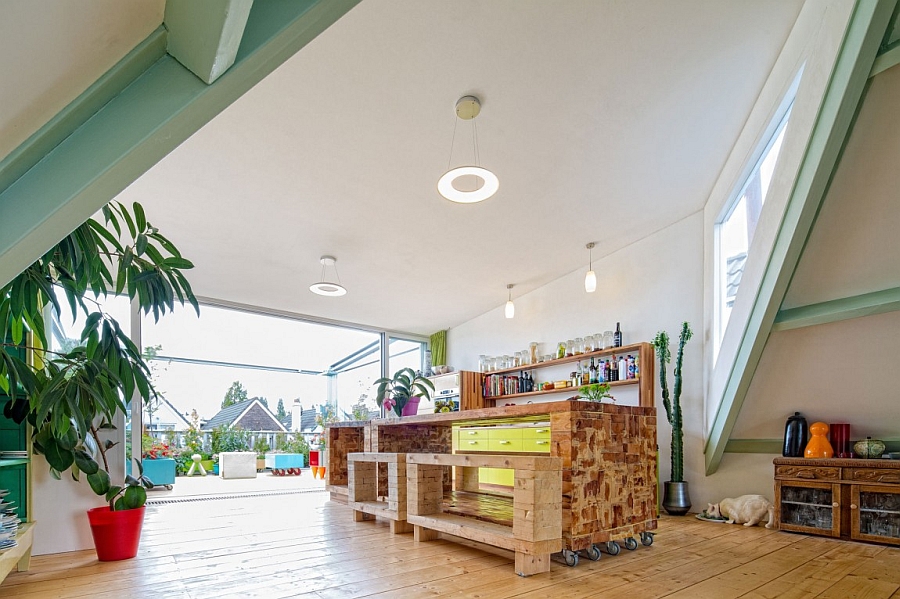 Ingenious kitchen island on casters