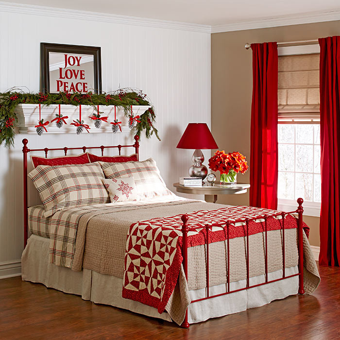 Keep the Christmas decorations simple and elegant in the bedroom [Design: Lowe's Home Improvement]