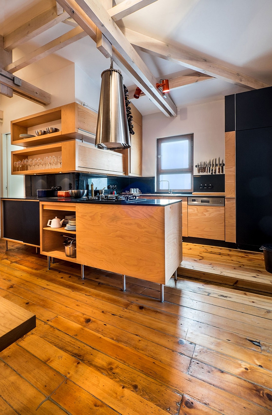 Kitchen design that embraces wooden warmth along with black
