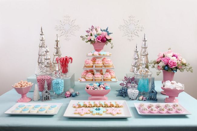 Pastel Christmas table with vintage flair