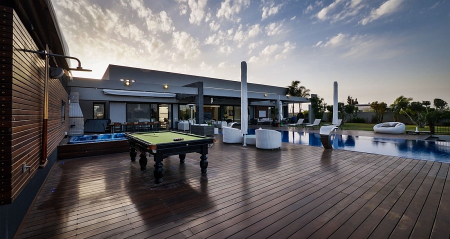 Pool table and jacuzzi on the outdoor deck!