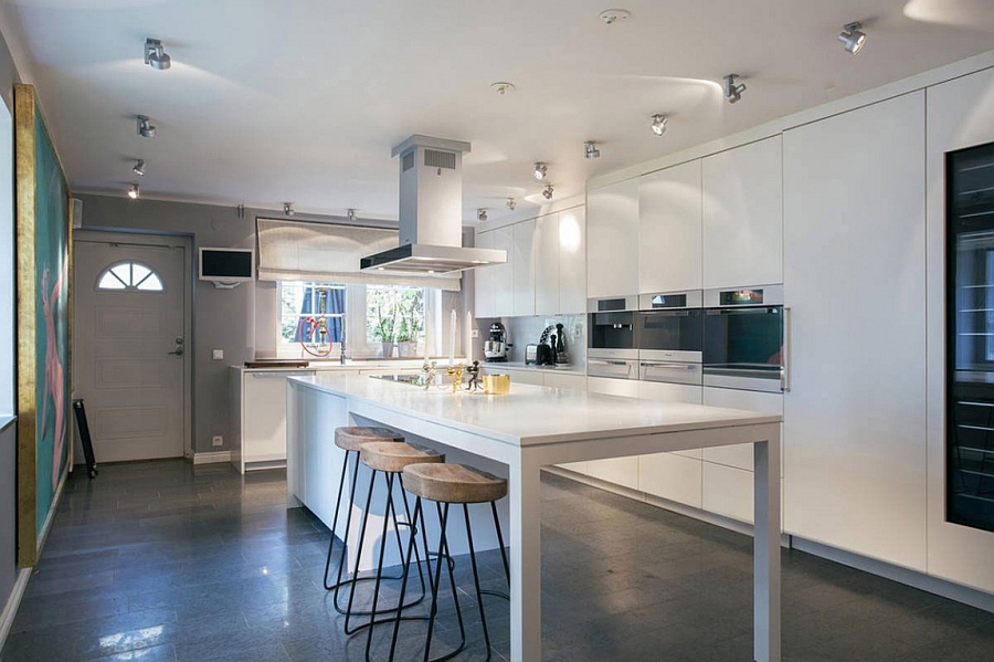 Posh contemporary kitchen in white