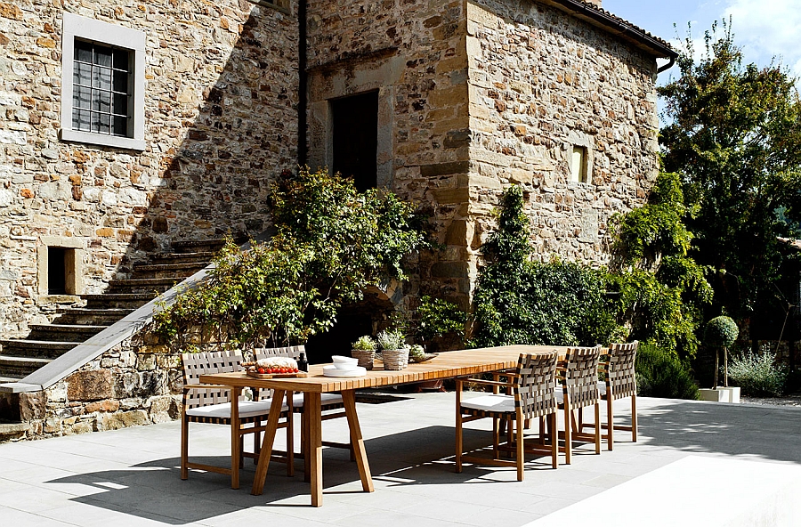 Shape the perfect outdoor dining area with the Vis à vis Collection