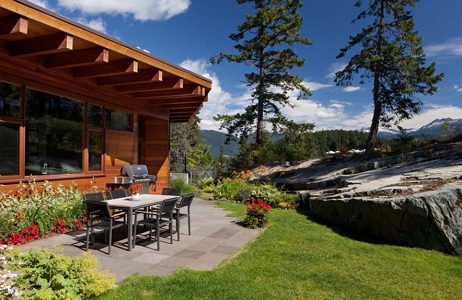 Simple pergola and outdoor dining space of the chalet