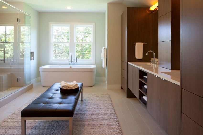 Soft surfaces in a contemporary bathroom