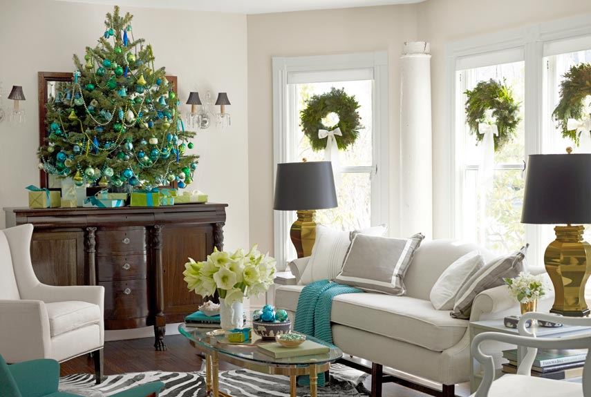 Small Living Room With Christmas Tree