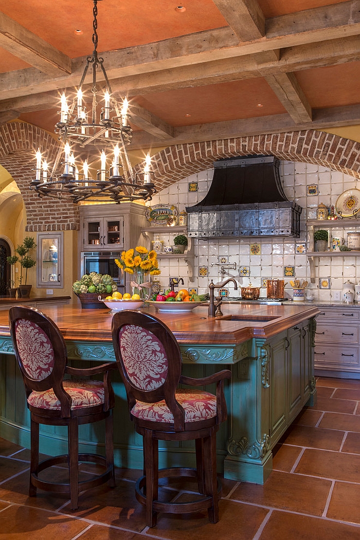 Tiles, colors and contours shape a gorgeous Mediterranean kitchen