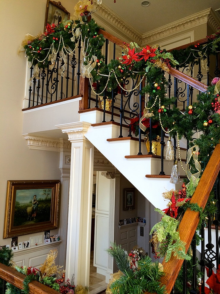 Christmas Staircase Decorating Ideas