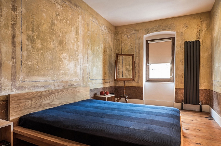 Walls of the bedroom with weathered look